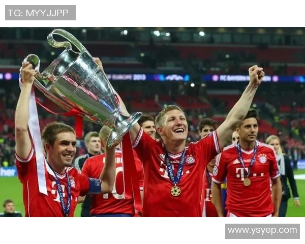 荷兰足球明星加盟德甲拜仁助力球队争夺冠军荣耀